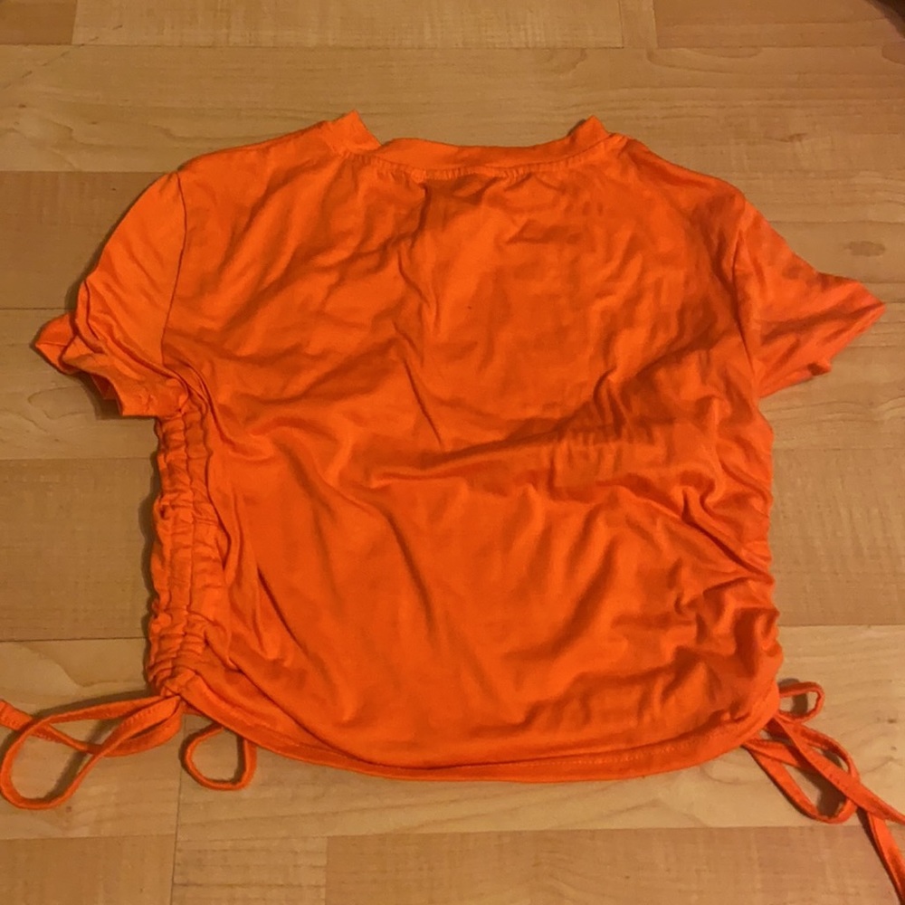 Small, solid drawstring side crop tee - Picture 2 of 2